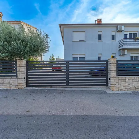 Holiday home Georgine Mit Pool Pula
