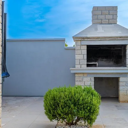 Holiday home Georgine Mit Pool