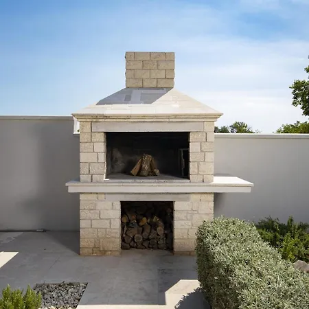 Casa de Férias Georgine Mit Pool Pula