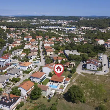 Casa de Férias Georgine Mit Pool Pula